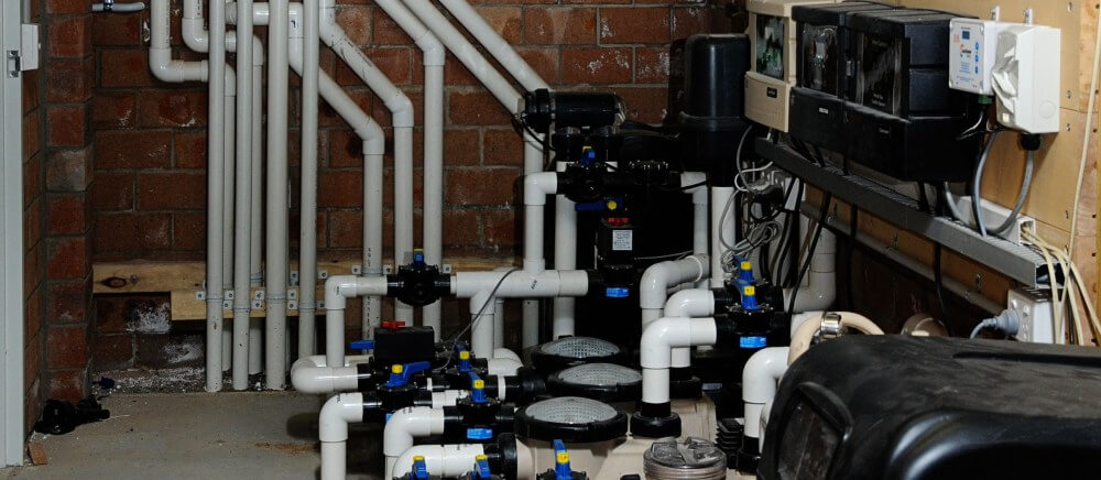 Plumbing and filtration system for a swimming pool