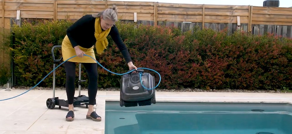 Robotic pool cleaner